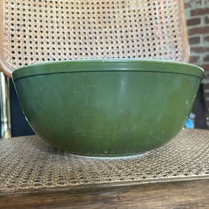 Green vintage PYREX bowl